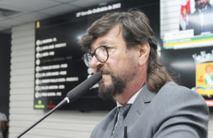 Prof. Batata sugere serviço de locomoção gratuita para cortejo fúnebre