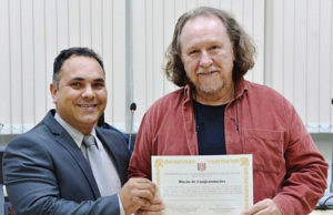 Marcelino Lima recebe homenagem por trabalho à frente de blogue com conteúdo musical