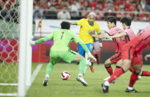 Brasil chega a Tóquio para novo amistoso embalado por goleada em Seul