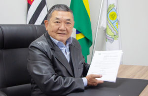 Sato garante piso salarial para funcionalismo e determina reajuste de 6% a todos os servidores