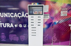 Totens para recarga de celular e veiculação de notícias são instalados em repartições públicas de Barueri