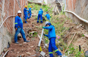 Escadões e iluminação chegam ao Colinas D’Oeste pelo programa Nossa Comunidade