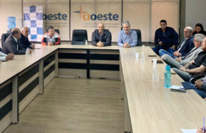 Fernando Chucre apresenta projetos de resíduos sólidos e despoluição do Tietê a técnicos do Cioeste