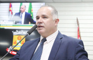 Prof. Naldo questiona prefeito sobre falta de tomógrafos em Carapicuíba