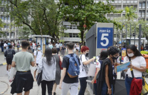 Começam as provas do Enem para 3,4 milhões de estudantes