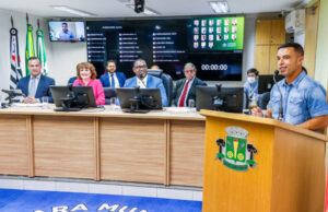 Rogério Lins entrega anteprojeto para criação da Secretaria da Família em Osasco