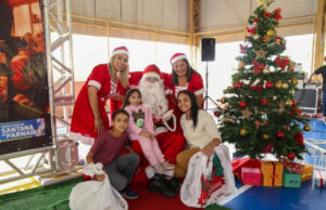 Crianças vinculadas às unidades assistenciais recebem Sacolinhas de Natal em Santana de Parnaíba