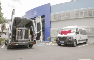 Consulado-geral do Japão formaliza doação de dois veículos adaptados à Apae Barueri