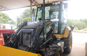 Nova retroescavadeira irá reforçar equipamentos da Secretaria de Obras de Jandira