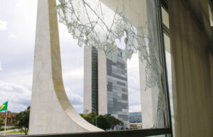 Ato ‘golpista’ entra para a história política do Brasil