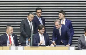 Deputados estaduais eleitos pela região tomam posse