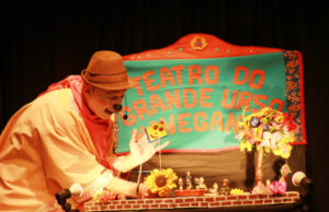 Peça ‘A Pipa e a Flor’ expõe sentimentos comuns aos seres humanos na Arena de Eventos de Santana de Parnaíba