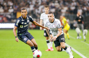 Após recesso do Brasileirão, Santos recebe o Corinthians para clássico da 11ª rodada