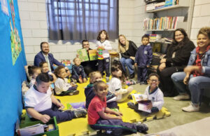 Parceria entre Rotary Club e Prefeitura de Jandira leva nova biblioteca à Emeb Cidade Kameoka