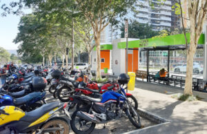 Alphaville recebe terceiro ‘Espaço Motoboy’ de Barueri com banheiros, wi-fi e tomadas para recarga de celulares