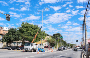 Prefeitura de Carapicuíba implanta iluminação dupla em avenidas da região central