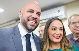 Elsa Oliveira e Gerson Pessoa assinam pedido por curso de veterinária em Osasco