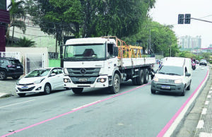 Caminhões iniciam licenciamento em SP e veículos com placas finais 5 e 6 têm até o final do mês para cumprir obrigatoriedade