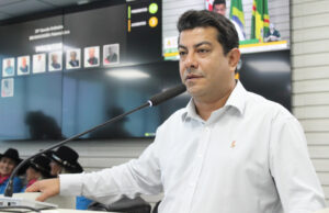 Fabinho Reis pede vacinação antirrábica nos programas de saúde levados aos bairros de Carapicuíba