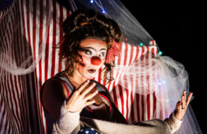 Poesia do inesperado apresenta pés com sonhos e frustrações em peça infantil gratuita no Sesi Osasco