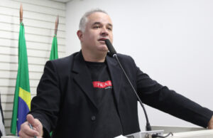 Prof. Naldo questiona ‘eficácia’ da lei que tenta impedir ‘rabeira’ em ônibus na cidade