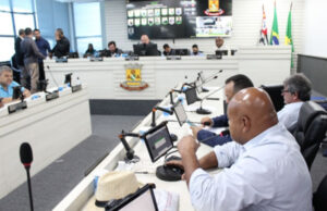 Câmara de Carapicuíba aprova reajuste de 55,5% nos salários dos vereadores