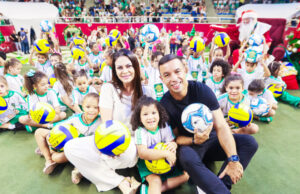 Fundo Social de Osasco entrega presentes de final de ano a alunos da rede de ensino