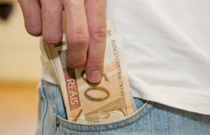 Já está valendo o novo valor de R$ 1.412,00 para o salário mínimo