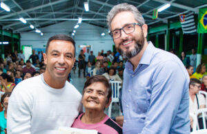 Moradores da zona Norte de Osasco recebem novos títulos de regularização fundiária