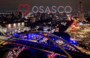 Celebração dos 62 anos de Osasco começou com drones e segue com cachorro-quente gigante e Paralamas do Sucesso