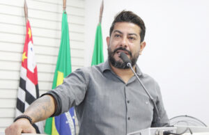 Vereadores usam sessão para pedir medidas de combate às enchentes em Carapicuíba