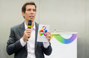 Guia sobre autismo foi criado para inspirar professores e estudantes e chega à comunidade escolar em todo o Estado