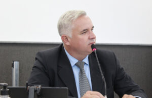 Vereadores propõem convidar dirigente regional de ensino para explicar sobre remanejamento de alunos