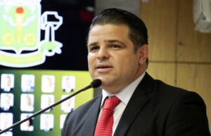 Levi Nantess assume cadeira no plenário da Câmara de Osasco