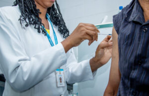 Nova vacina contra a Covid-19 já é oferecida em todas as UBSs de Carapicuíba