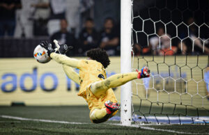 Palmeiras dá adeus à Libertadores; Corinthians avança na Sul-Americana