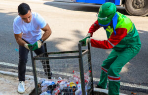 Prefeitura testa instalação de grades de retenção de lixo nas bocas de lobo em Osasco