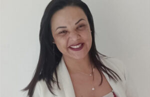 Pastora Rosângela lança livro mostrando sua trajetória de vida