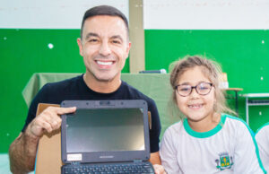 Educação de Osasco entrega primeiros notebooks em Emef do Jardim Bela Vista