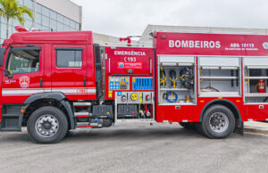 Prefeitura entrega novo caminhão ao Corpo de Bombeiros de Santana de Parnaíba