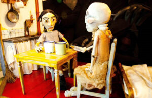 Espetáculo de bonecos trata de bullying, preconceito e padrões de beleza em Santana de Parnaíba