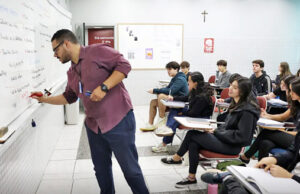 Mais de 4,3 milhões de estudantes iniciam provas do Enem neste domingo