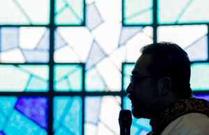 Paróquias de Itapevi promovem missas nos cemitérios e Prefeitura fornece ônibus pelo Finados