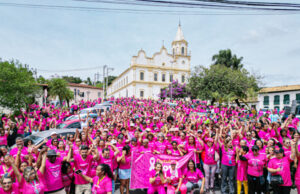 Caminhada pelo Centro encerra ações do Outubro Rosa em Santana de Parnaíba