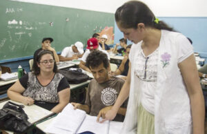 Jovens e adultos já podem se inscrever para Programa EJA 2025 em Carapicuíba
