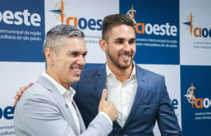 Guto Issa, prefeito de São Roque, assume presidência do Cioeste para a gestão 2025