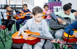 Crianças e adolescentes de Carapicuíba podem se inscrever em cursos culturais e atividades esportivas gratuitas