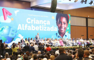 Educação de Osasco é reconhecida com Selo Ouro do MEC por boas práticas em alfabetização