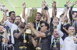 Barbarense vence Paulista duas vezes e comemora troféu da Série A4