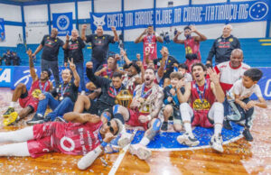 Campeão da Liga Ouro, Basket Osasco desfila com troféu e ganha homenagens às vésperas de novo desafio: o bicampeonato da CBB